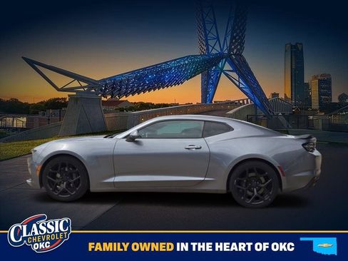 Used 2020 Chevrolet Camaro SS RWD image 4