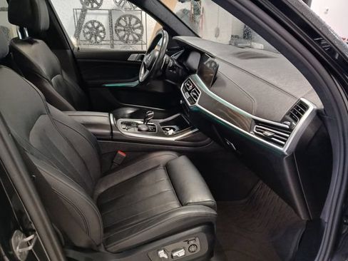 Used 2022 BMW X7 M50i w/ Luxury Seating Package AWD/4WD image 28