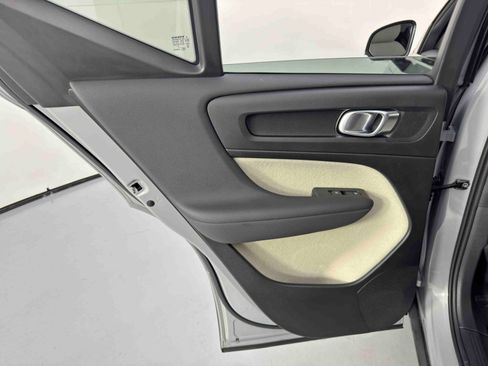 Used 2024 Volvo XC40 B5 Ultimate w/ Protection Package Premier image 46