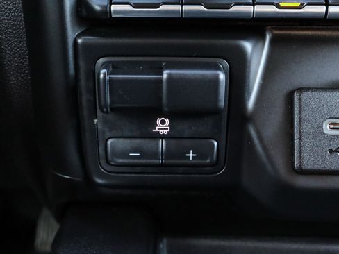 Used 2019 Chevrolet Silverado 1500 LTZ image 11