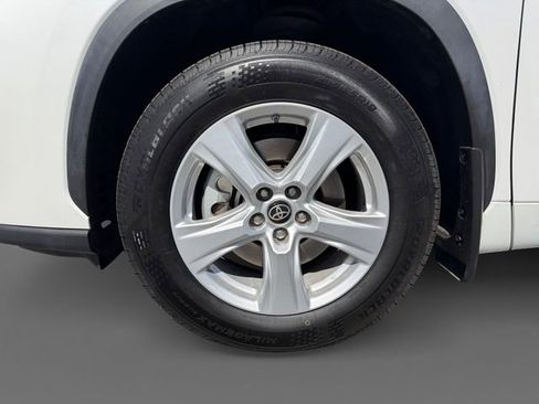 Certified 2024 Toyota Highlander LE image 12