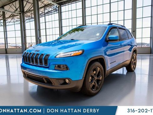 Used 2018 Jeep Cherokee Latitude w/ Altitude Package FWD image 25