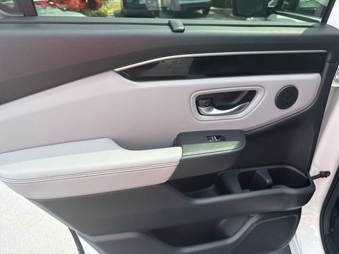 Certified 2025 Honda Pilot EX-L image 17