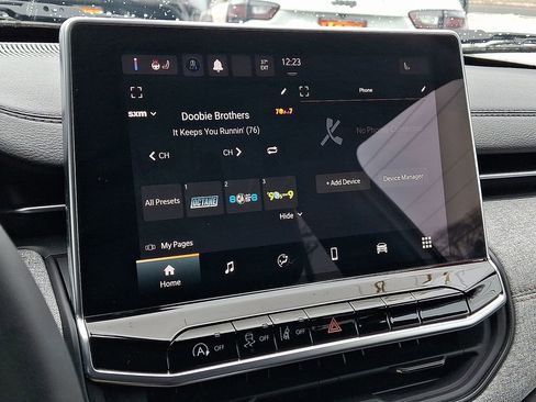 Used 2023 Jeep Compass Latitude image 17