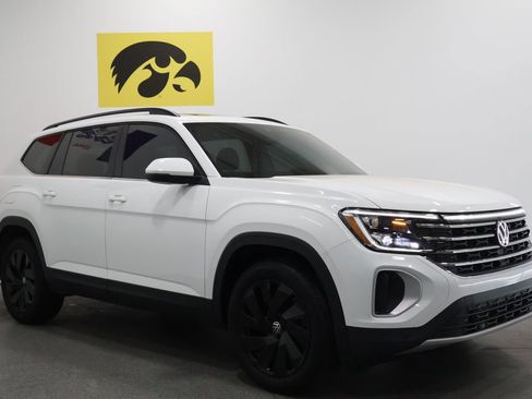 Used 2024 Volkswagen Atlas SE w/ Panoramic Sunroof Package image 6