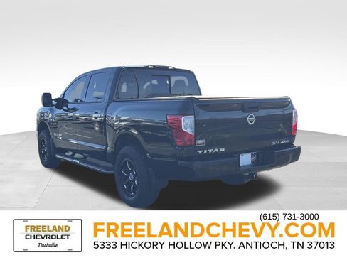 Used 2017 Nissan Titan SV image 5