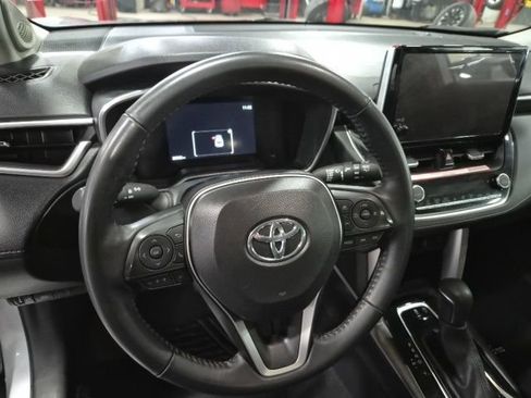 Used 2024 Toyota Corolla Cross XLE w/ Convenience Package image 15
