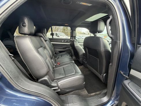 Used 2017 Ford Explorer XLT w/ Equipment Group 202A FWD image 22