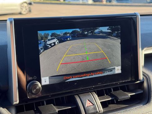 Used 2025 Toyota RAV4 XLE image 17