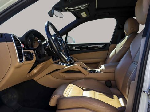 Used 2019 Porsche Cayenne image 18