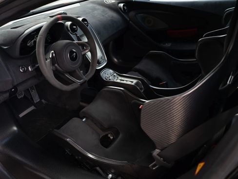 Used 2020 McLaren 620R RWD image 10