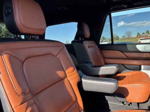 Used 2018 Lincoln Navigator Reserve w/ Technology Package AWD/4WD image 23