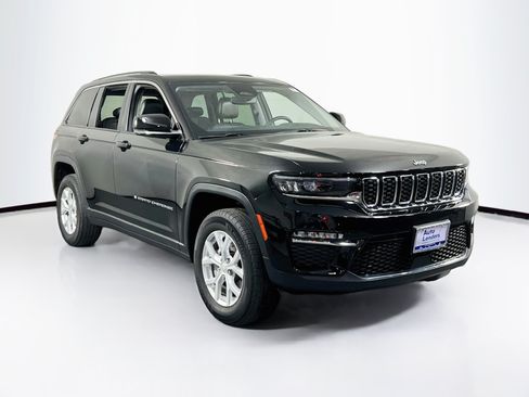 Used 2023 Jeep Grand Cherokee Limited AWD/4WD image 3