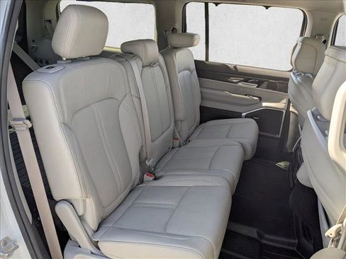 Used 2022 Jeep Wagoneer Series III w/ Convenience Group I AWD/4WD image 20