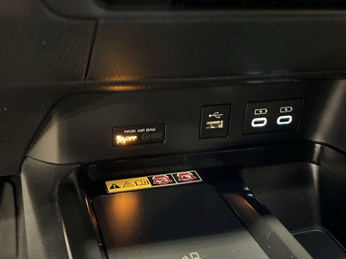 Used 2025 Toyota Camry SE FWD image 33