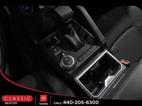 Certified 2025 Toyota Tacoma SR5 AWD/4WD image 16