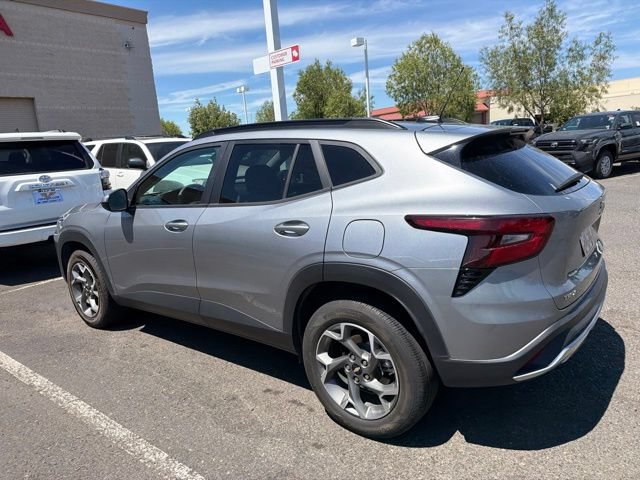 Used 2025 Chevrolet Trax LT FWD image 14