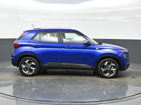 Certified 2025 Hyundai Venue Limited image 7