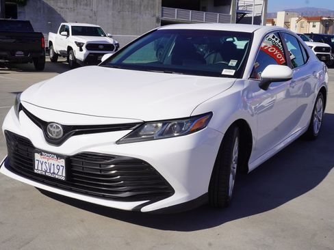 Certified 2018 Toyota Camry LE FWD image 4