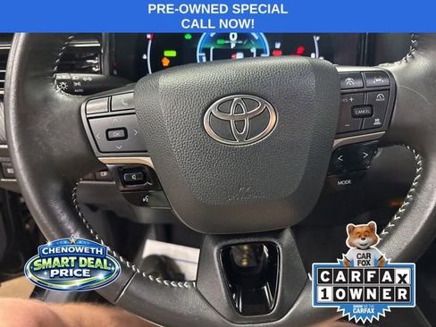 Used 2025 Toyota Camry SE FWD image 10