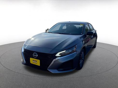 Used 2025 Nissan Altima 2.5 SV FWD image 7