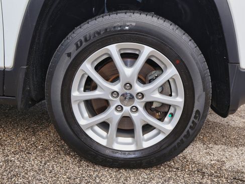 Used 2014 Jeep Cherokee Latitude w/ Comfort/Convenience Group image 31