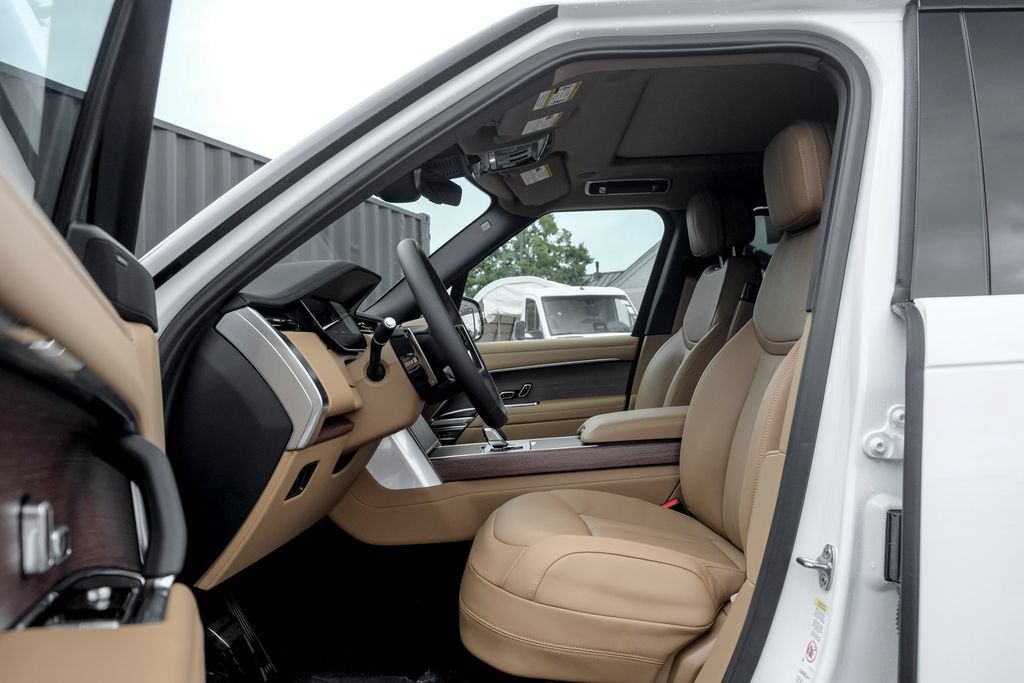New 2026 Land Rover Range Rover Long Wheelbase SE AWD/4WD image 9