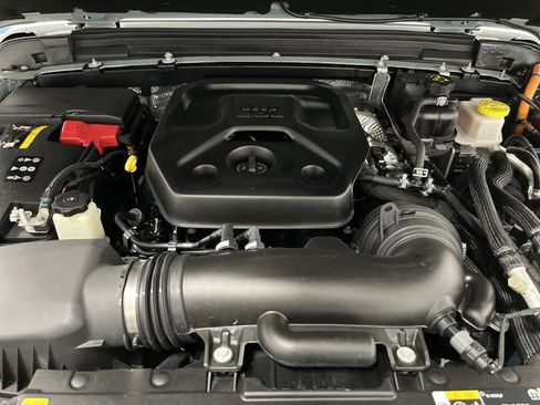 Used 2024 Jeep Wrangler Unlimited Sahara image 39