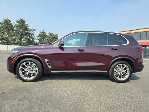 Used 2024 BMW X5 xDrive40i w/ Premium Package AWD/4WD image 3
