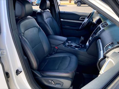 Used 2017 Ford Explorer Sport w/ Equipment Group 401A AWD/4WD image 9