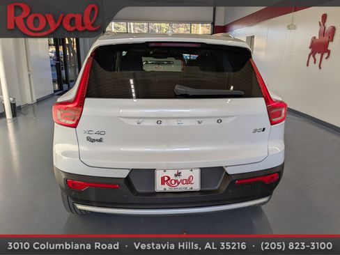 Used 2023 Volvo XC40 B5 Plus w/ Protection Package Premier image 3