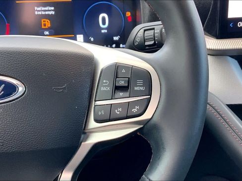 Used 2025 Ford Explorer Active RWD image 24