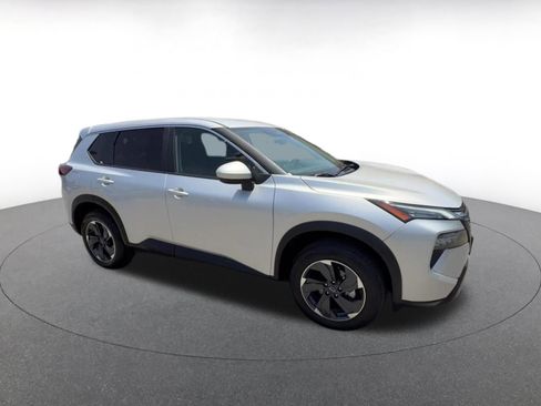 Used 2025 Nissan Rogue SV FWD image 2