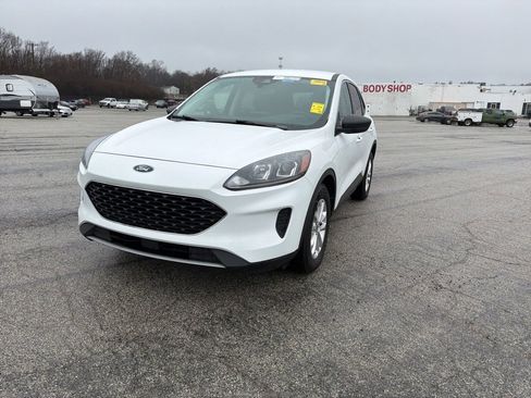 Used 2022 Ford Escape SE image 2