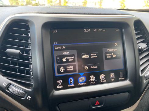 Used 2016 Jeep Cherokee Latitude w/ Comfort/Convenience Group AWD/4WD image 21