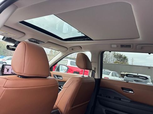 New 2026 Nissan Pathfinder Platinum image 16