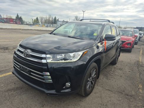 Used 2019 Toyota Highlander XLE AWD/4WD image 1