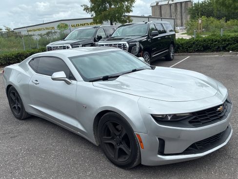 Used 2019 Chevrolet Camaro LT RWD image 9