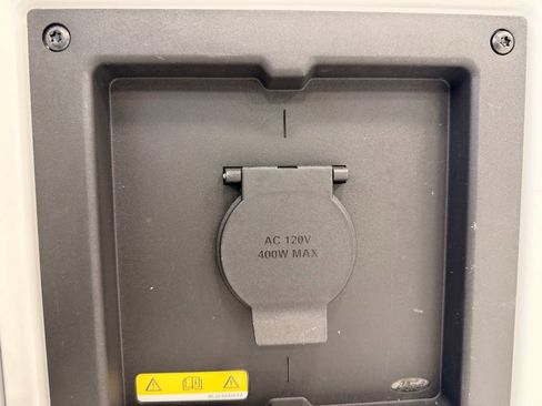 Used 2025 Ford F150 Lariat w/ Tow/Haul Package image 9