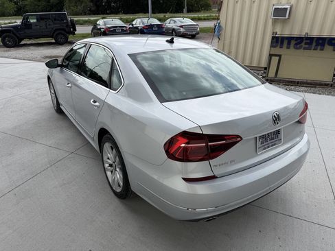 Used 2017 Volkswagen Passat 1.8T SE FWD image 5