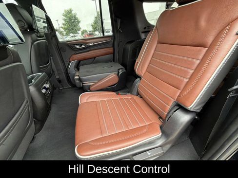 Used 2024 GMC Yukon XL Denali Ultimate AWD/4WD image 29