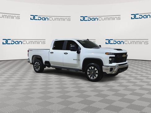 Used 2024 Chevrolet Silverado 2500 W/T w/ WT Convenience Package AWD/4WD image 2