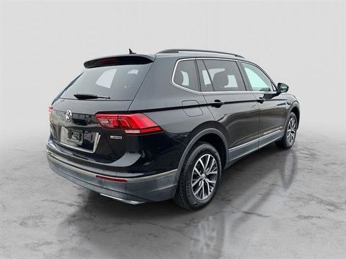 Used 2020 Volkswagen Tiguan SE w/ Panoramic Sunroof Package image 7