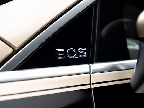 Used 2024 Mercedes-Benz Maybach EQS 680 4MATIC image 23