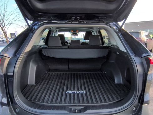 Used 2021 Toyota RAV4 XLE image 32