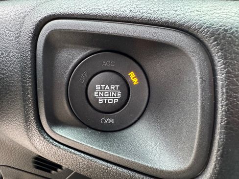 Used 2025 Jeep Wrangler Sport image 29