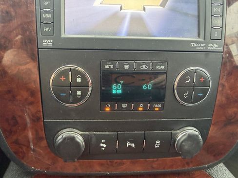 Used 2013 Chevrolet Suburban LTZ AWD/4WD image 12