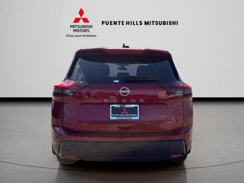 Used 2025 Nissan Rogue S AWD/4WD image 6