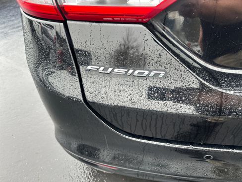 Used 2018 Ford Fusion SE image 27