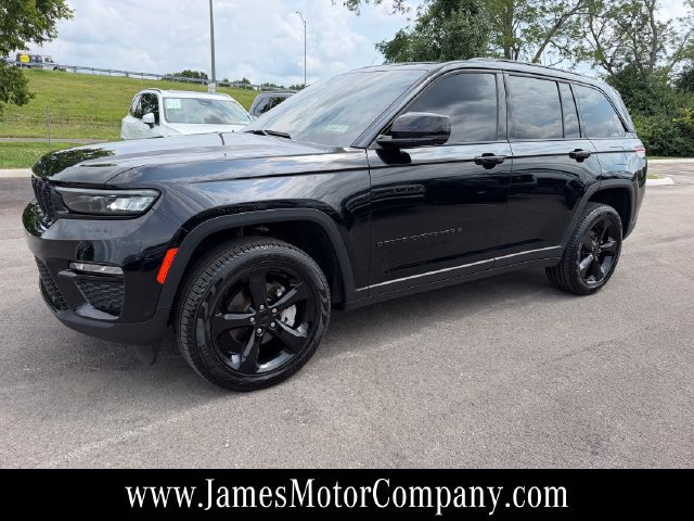 Used 2025 Jeep Grand Cherokee Limited w/ Luxury Tech Group II AWD/4WD image 10